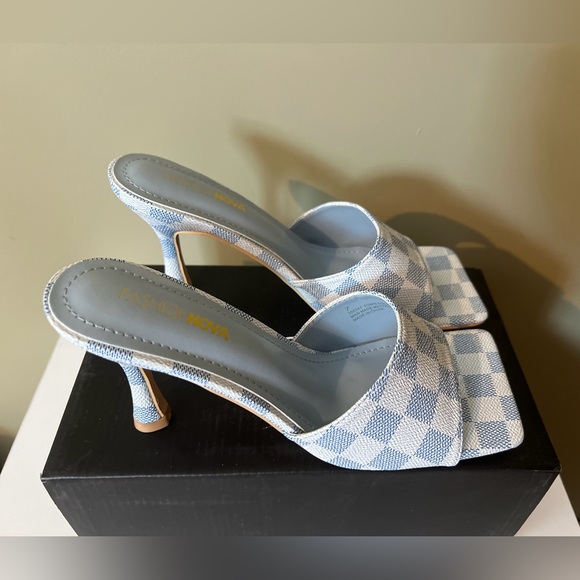 Heeled Sandal NWB - Picture 2 of 4